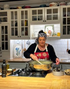 Bir Tabak Bize Ne Söyler?